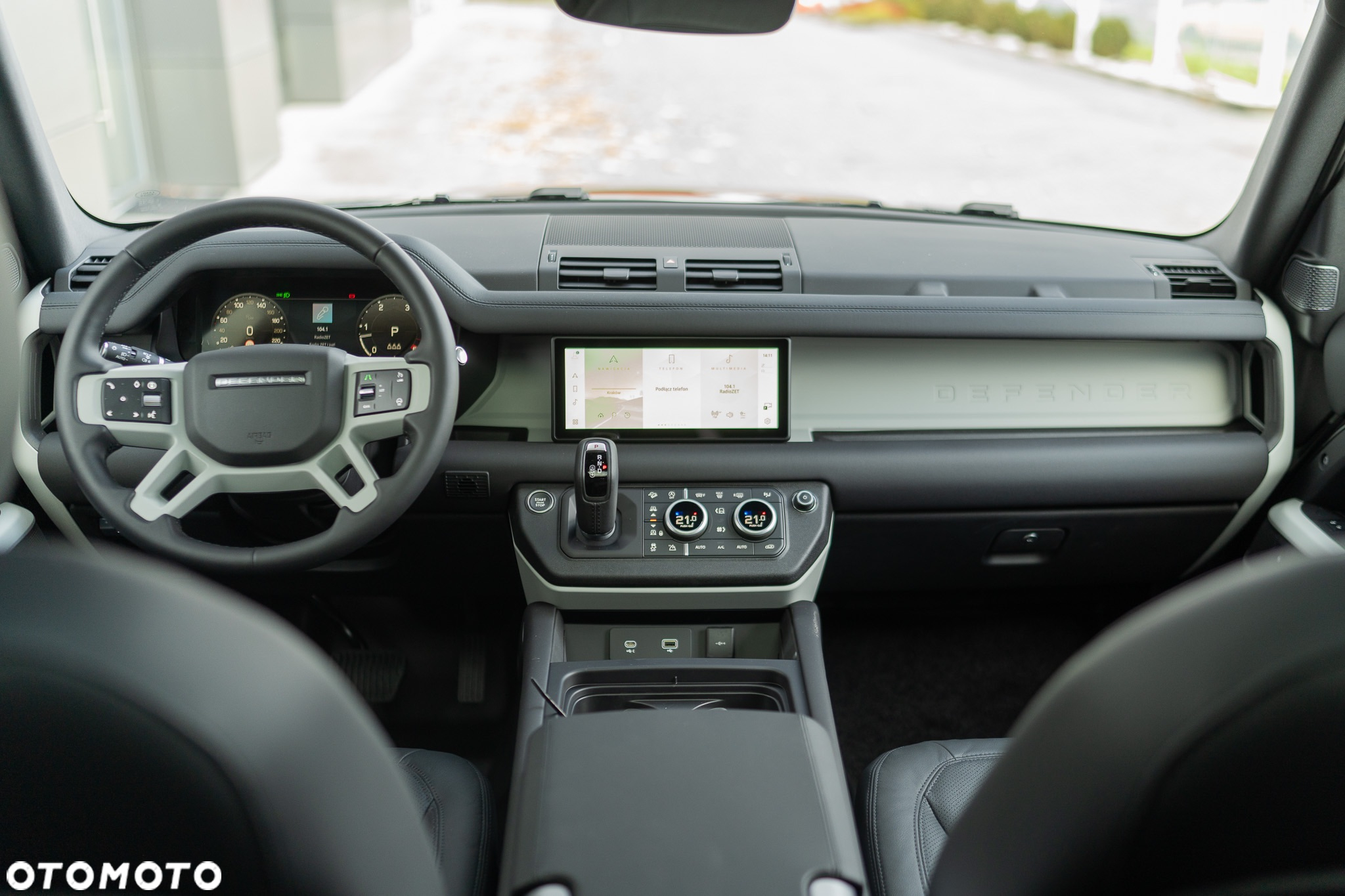 Land Rover Defender - 18