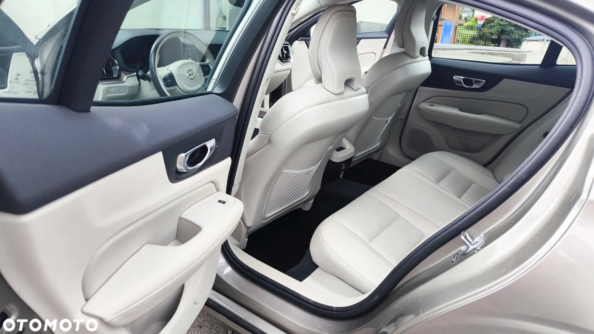 Volvo S60 T5 Momentum Pro - 24