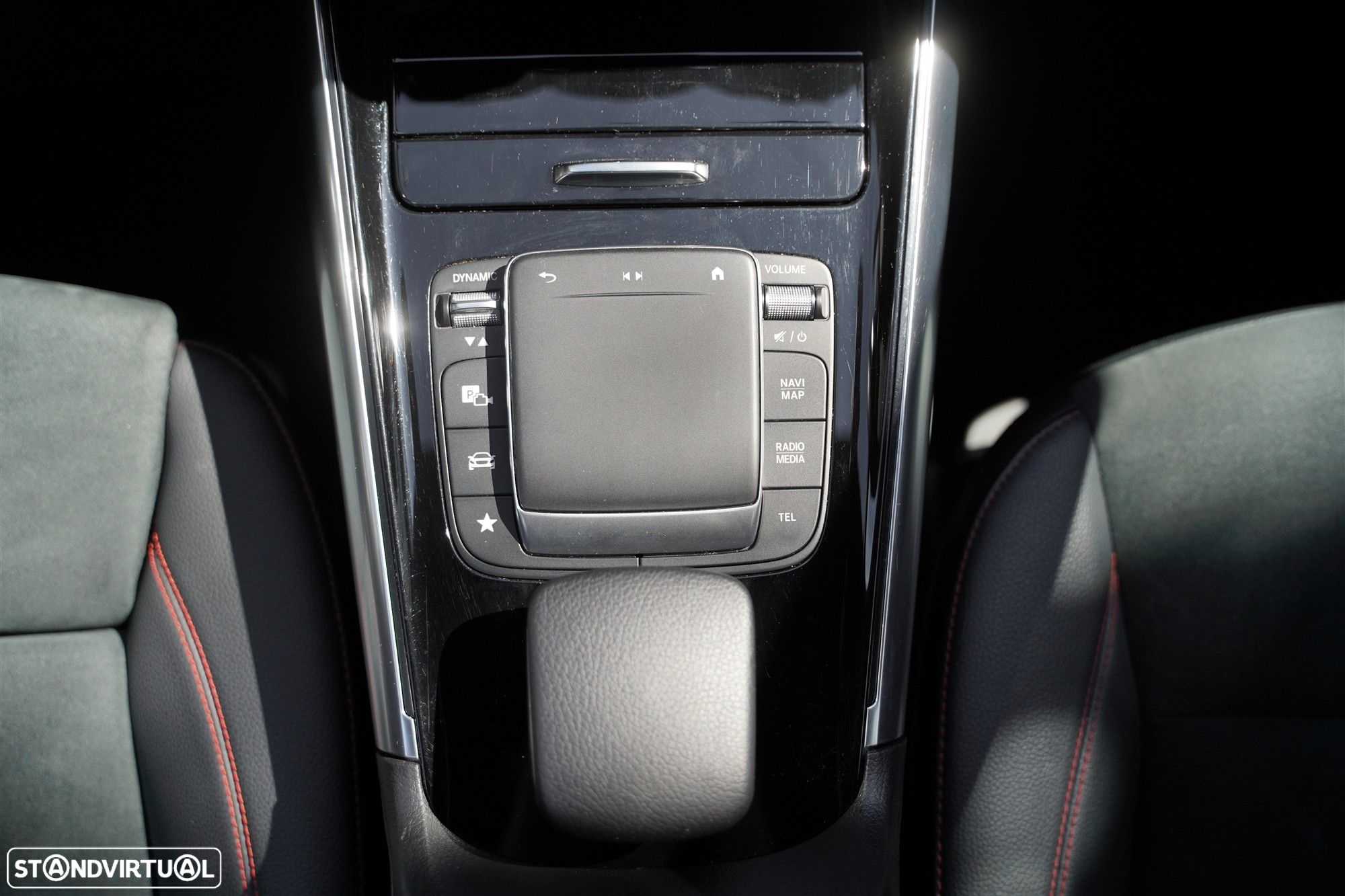 Mercedes-Benz GLA 180 d AMG Line - 27
