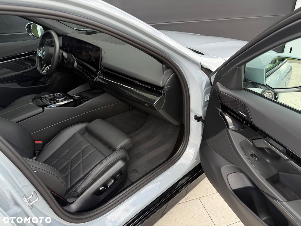 BMW Seria 5 520d xDrive mHEV M Sport - 12