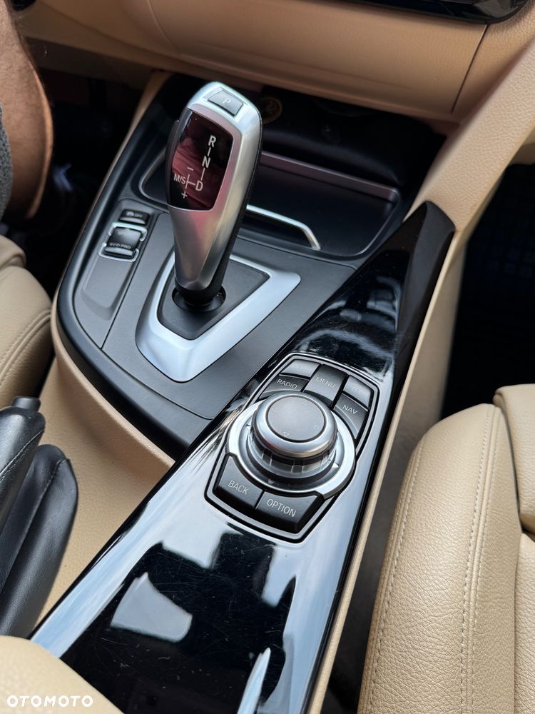 BMW Seria 3 318i - 36