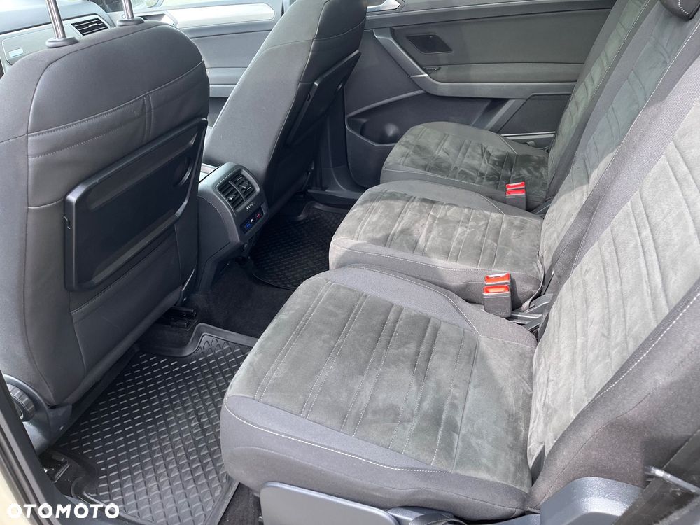 Volkswagen Touran - 11