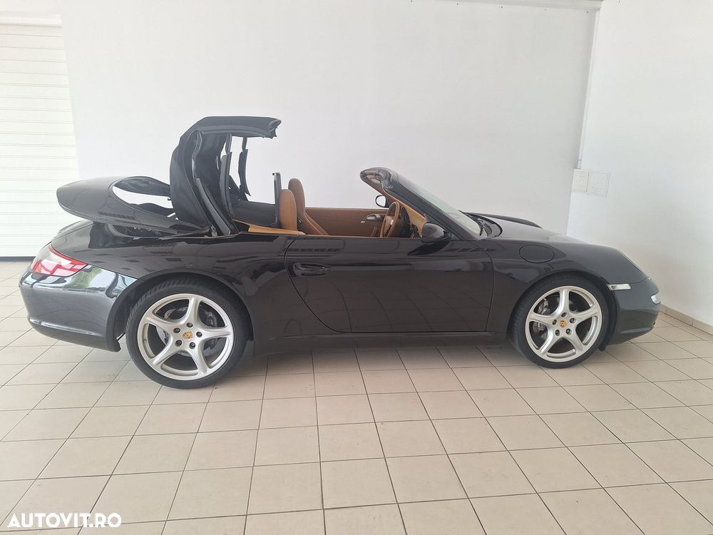 Porsche 911 Carrera 4 - 17