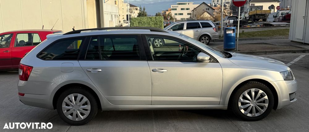 Skoda Octavia 1.6 TDI DSG Ambition - 6
