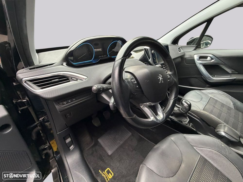 Peugeot 2008 1.2 PureTech Allure - 12