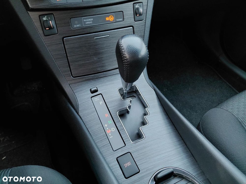 Toyota Avensis - 21