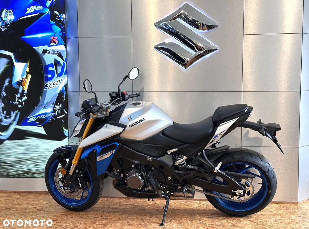 Suzuki GSX - 8