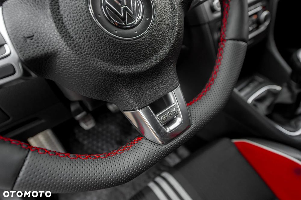 Volkswagen Golf 2.0 GTI adidas - 25