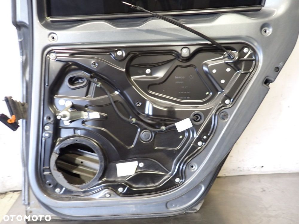 DRZWI PRAWY TYŁ VOLKSWAGEN PASSAT B6 - 6