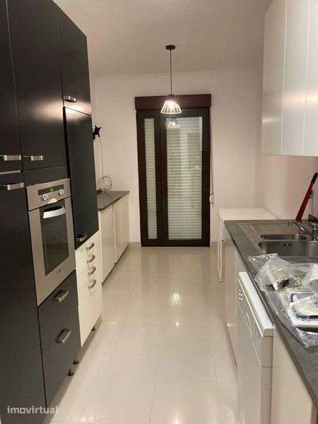 Apartamento T3 para arrendar em Miraflores (Algés) - Grande imagem: 4/11