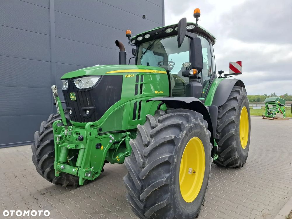 John Deere 6250R - 4