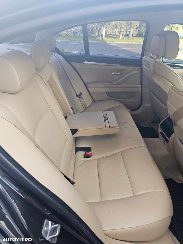 BMW Seria 5 525d xDrive - 9