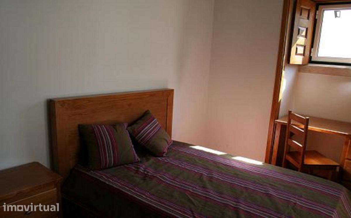 Quarto - localizado em  Coimbra - Grande imagem: 2/4