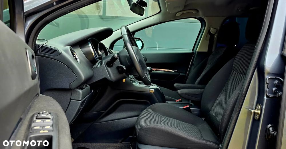 Peugeot 5008 1.6 HDi Family 7os - 22