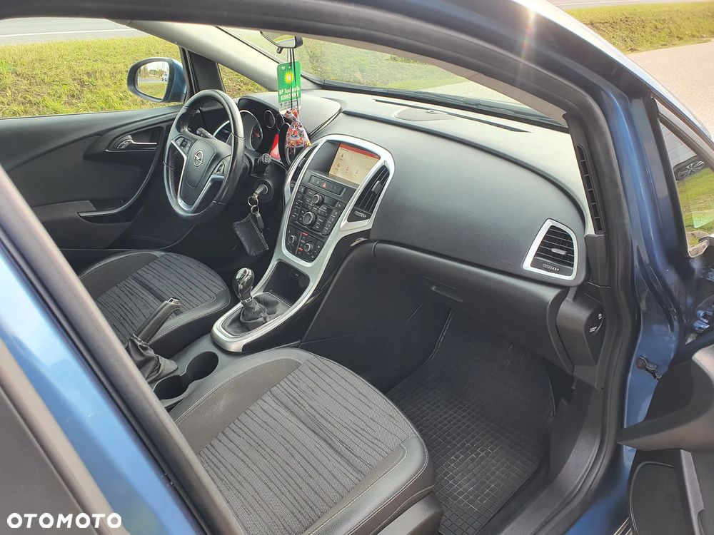 Opel Astra IV 1.4 T Cosmo - 12