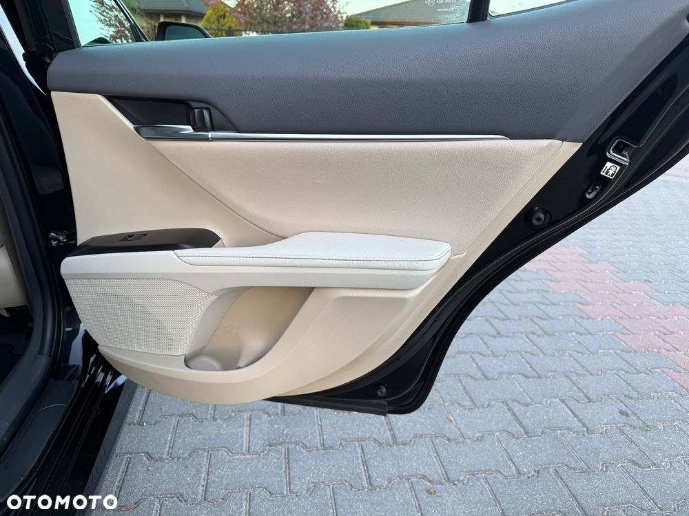 Toyota Camry 2.5 Hybrid Executive CVT - 36