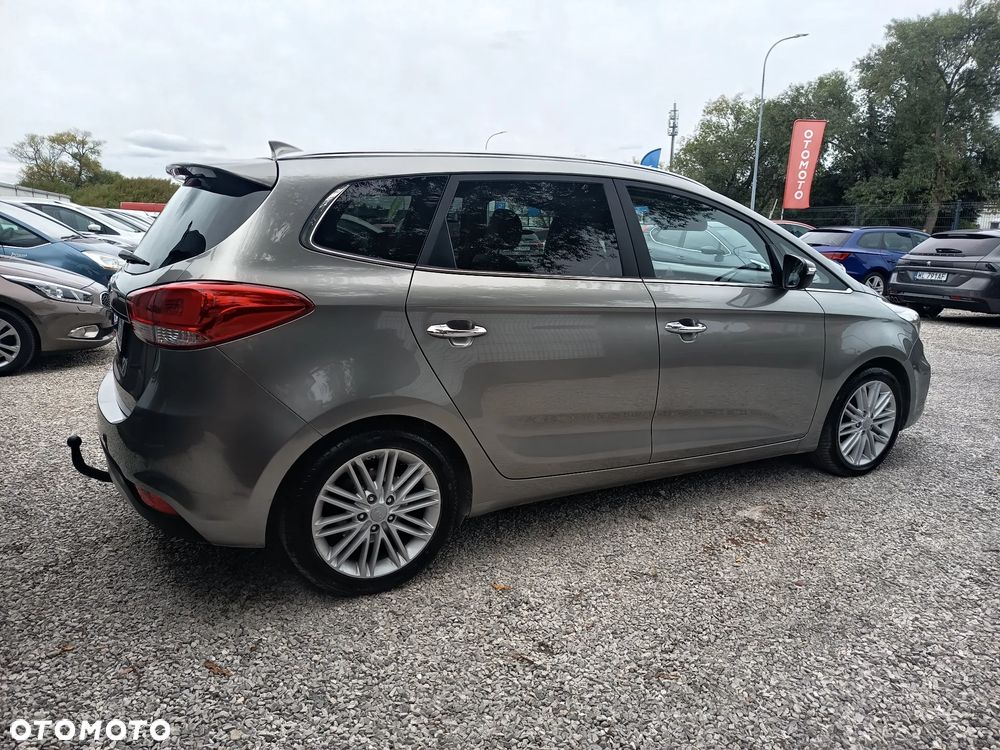 Kia Carens 1.7 CRDi 141 Dream Team Edition - 10