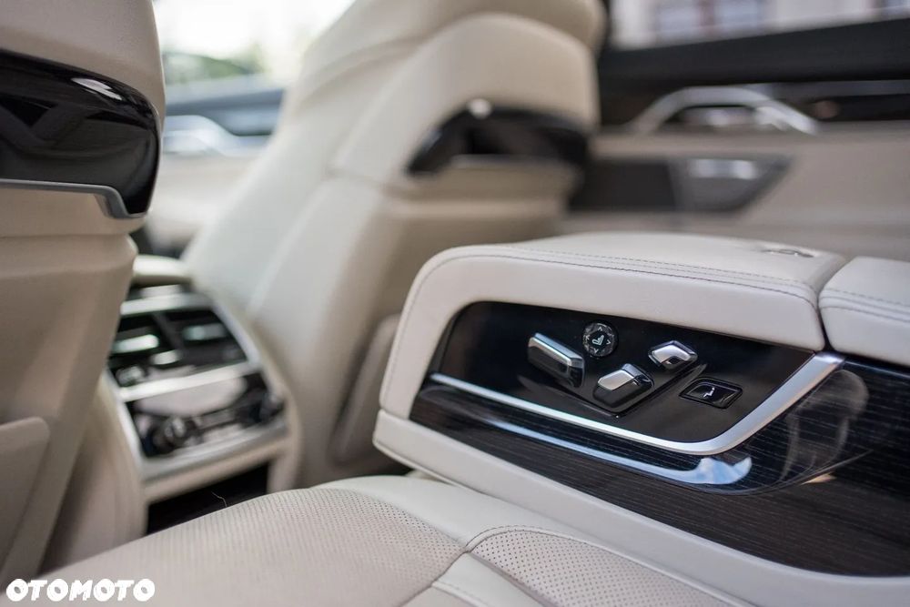 BMW Seria 7 740d xDrive - 18