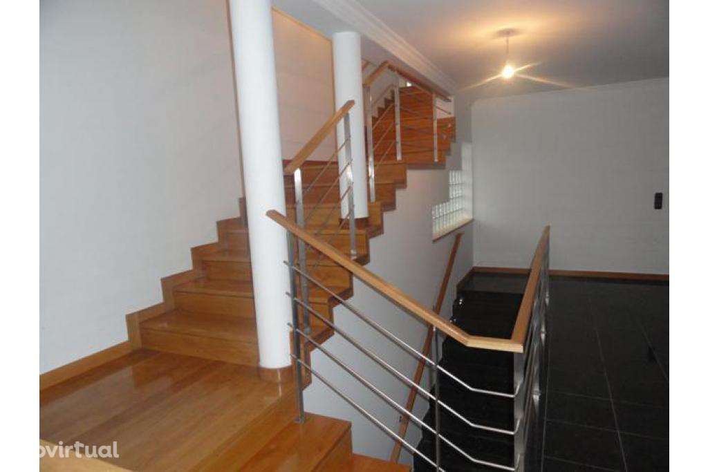 Moradias t4 como nova . vistas rio - Grande imagem: 2/6