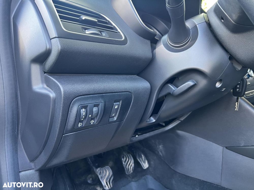 Renault Megane TCe Life - 25