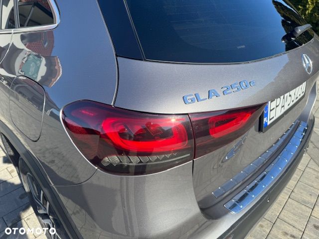 Mercedes-Benz GLA - 28