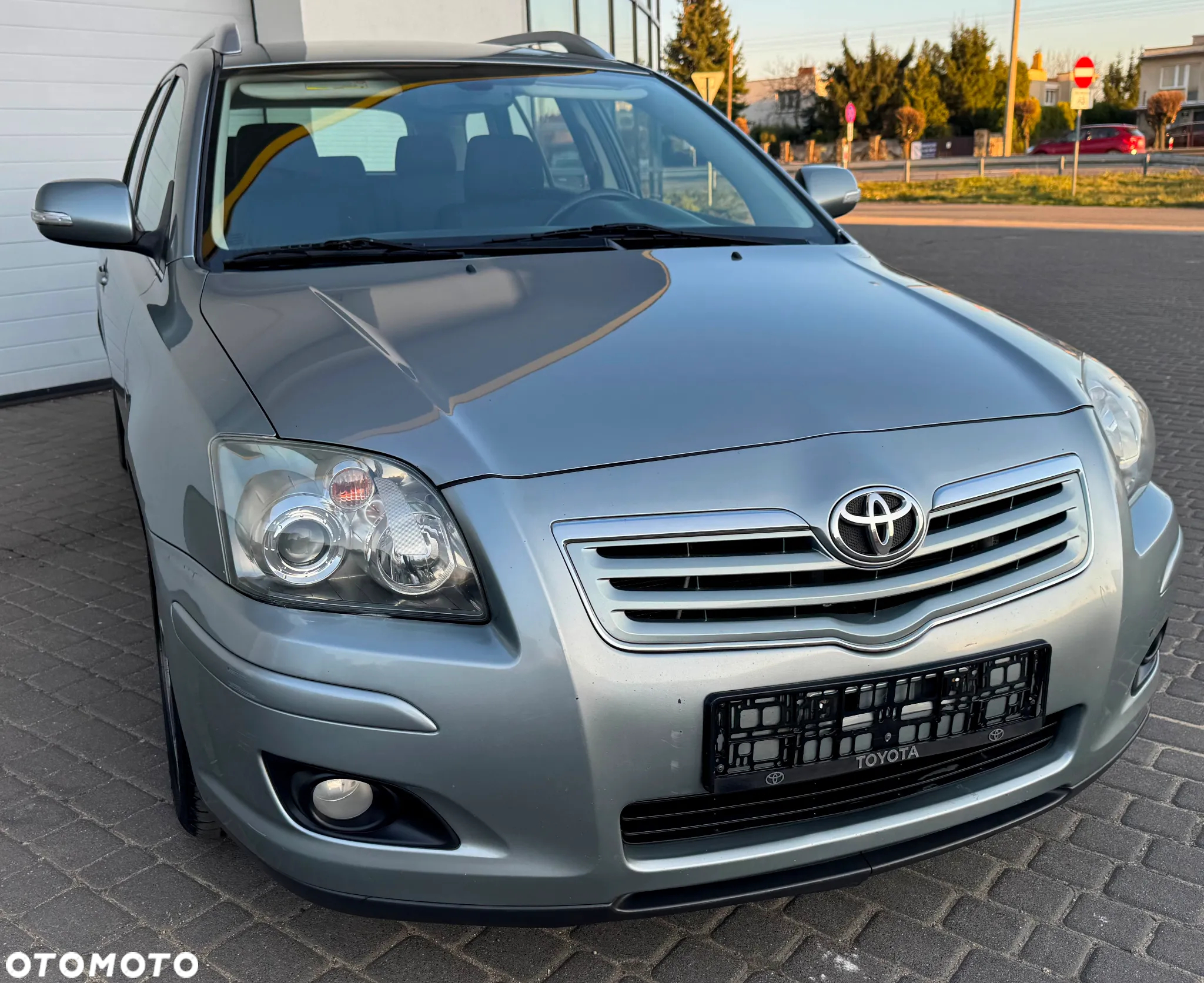 Toyota Avensis 2.2 D-4D Combi Executive - 30