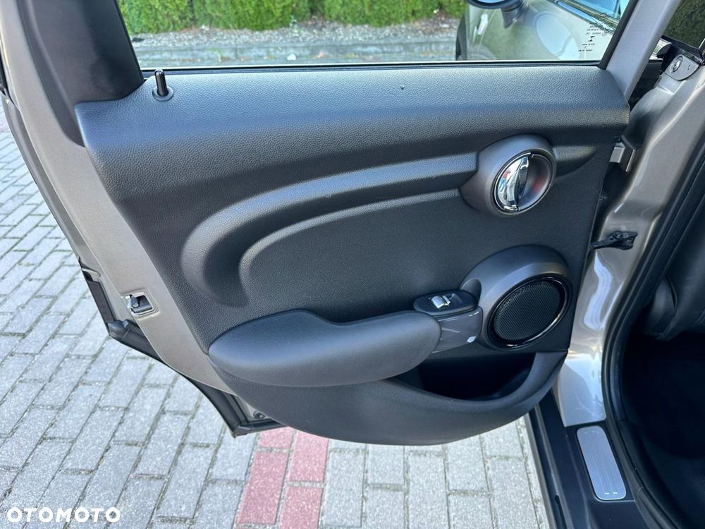 MINI Cooper Classic Trim - 18