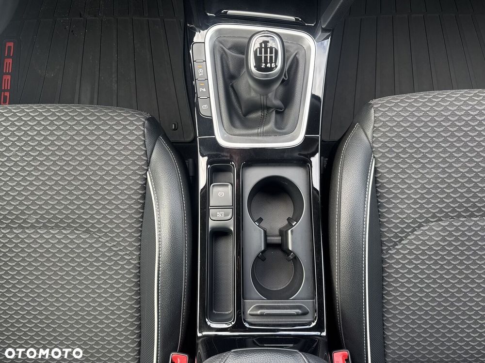 Kia Ceed 1.5 T-GDI Business Line Plus - 25