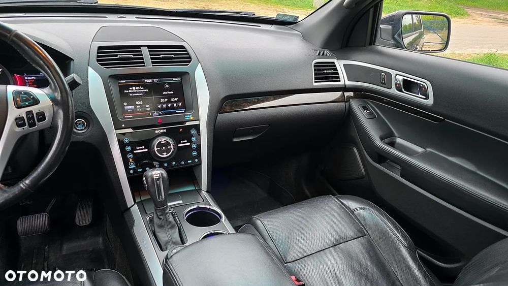Ford Explorer - 22