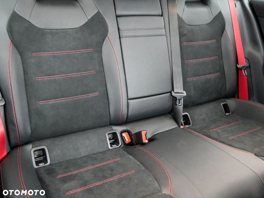 Mercedes-Benz CLA AMG 35 4-Matic 7G-DCT - 14