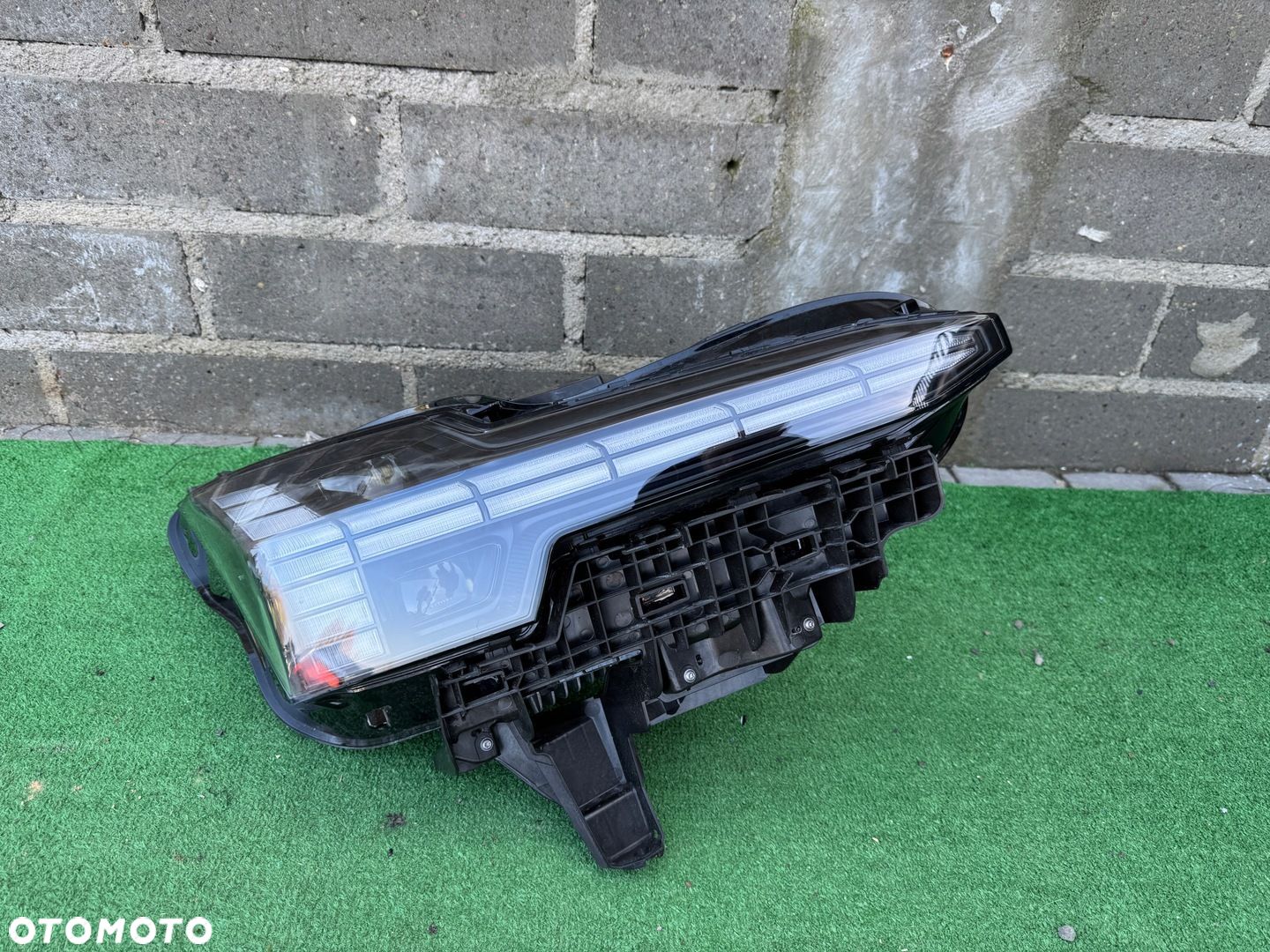 VOLVO EX-30 FULL LED LAMPA PRAWA 80000628 - 1