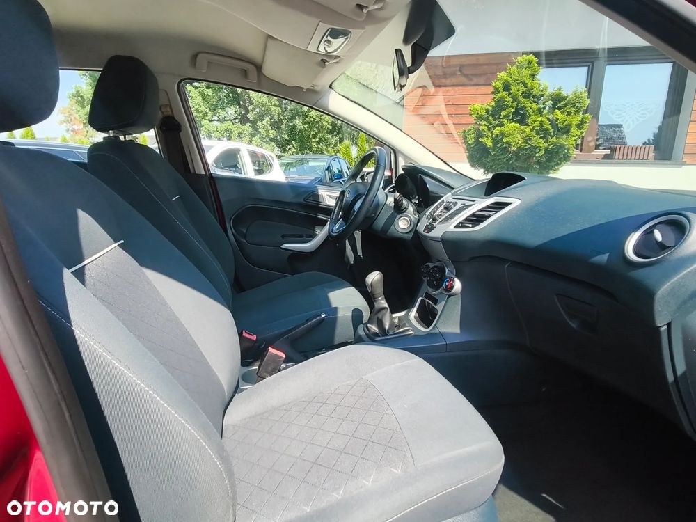 Ford Fiesta 1.25 Ghia - 29