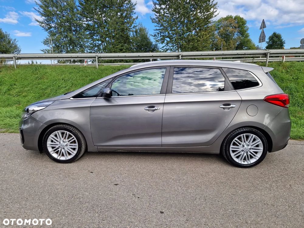 Kia Carens - 2