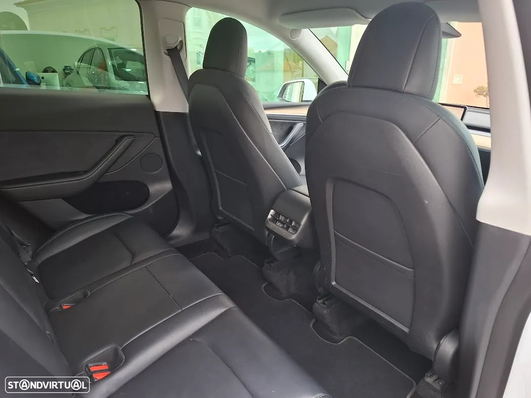 Tesla Model Y Long Range Dual Motor AWD - 38