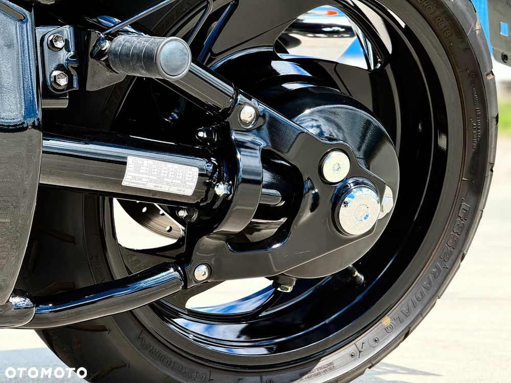 Suzuki Boulevard - 37