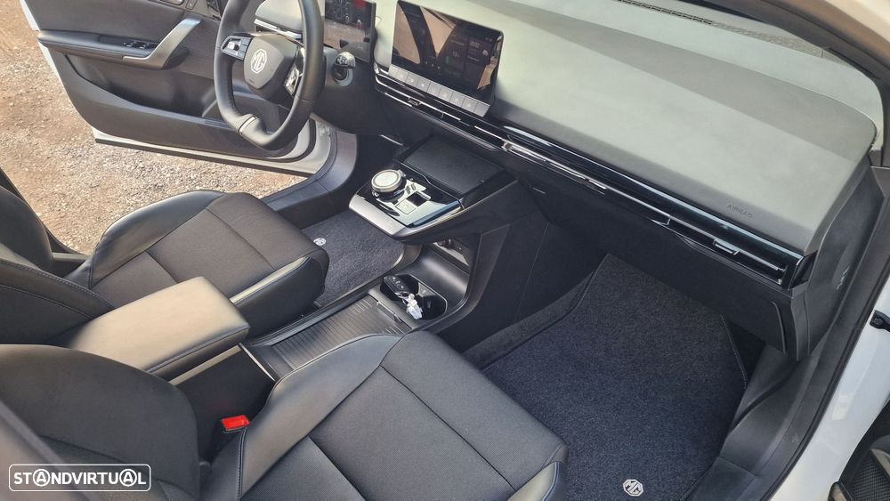 MG MG4 64 kWh Luxury - 28