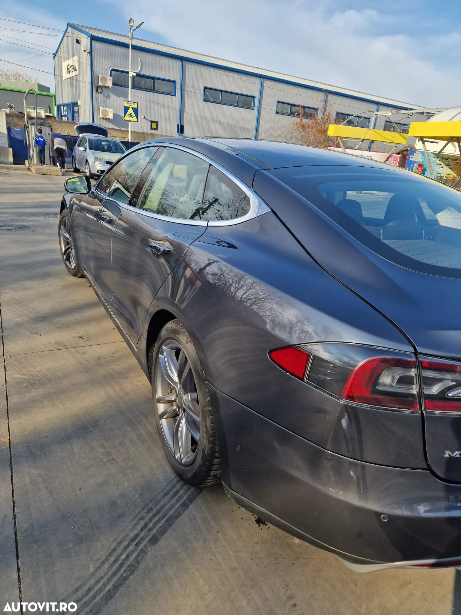 Tesla Model S Standard - 5