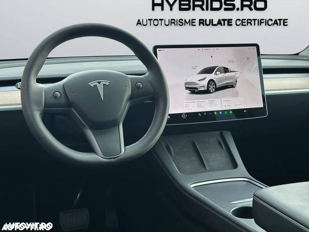 Tesla Model Y - 12