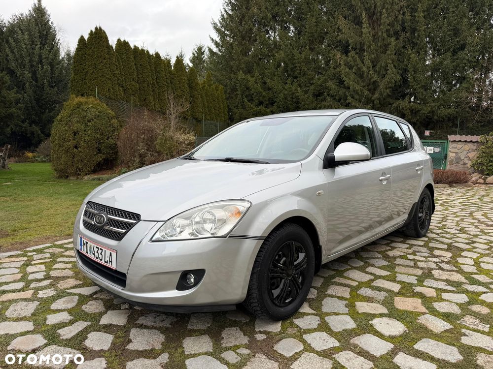 Kia Ceed 1.6 CRDi ISG Business Line - 1