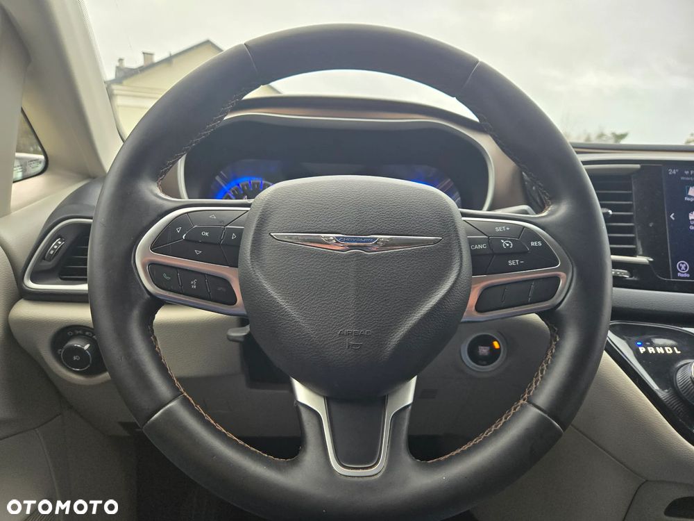 Chrysler Pacifica - 30