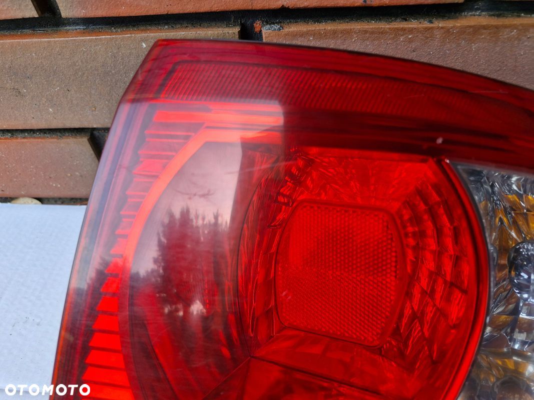 LAMPA TYŁ TYLNA Prawa Kia Magnetis 03-06r Wkład Lampy - 1