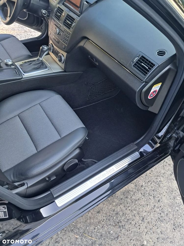 Mercedes-Benz Klasa C 220 CDI DPF Automatik BlueEFFICIENCY Avantgarde - 20