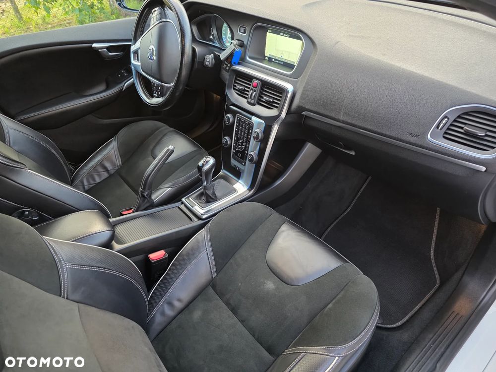 Volvo V40 D4 Drive-E R-Design Momentum - 26
