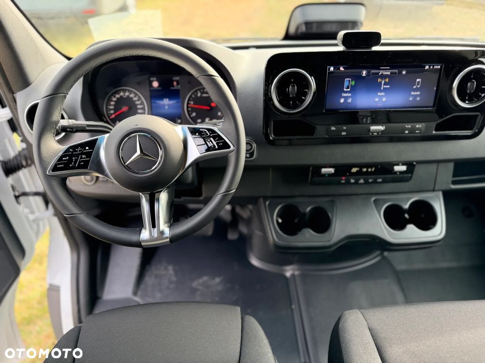 Mercedes-Benz Sprinter - 33