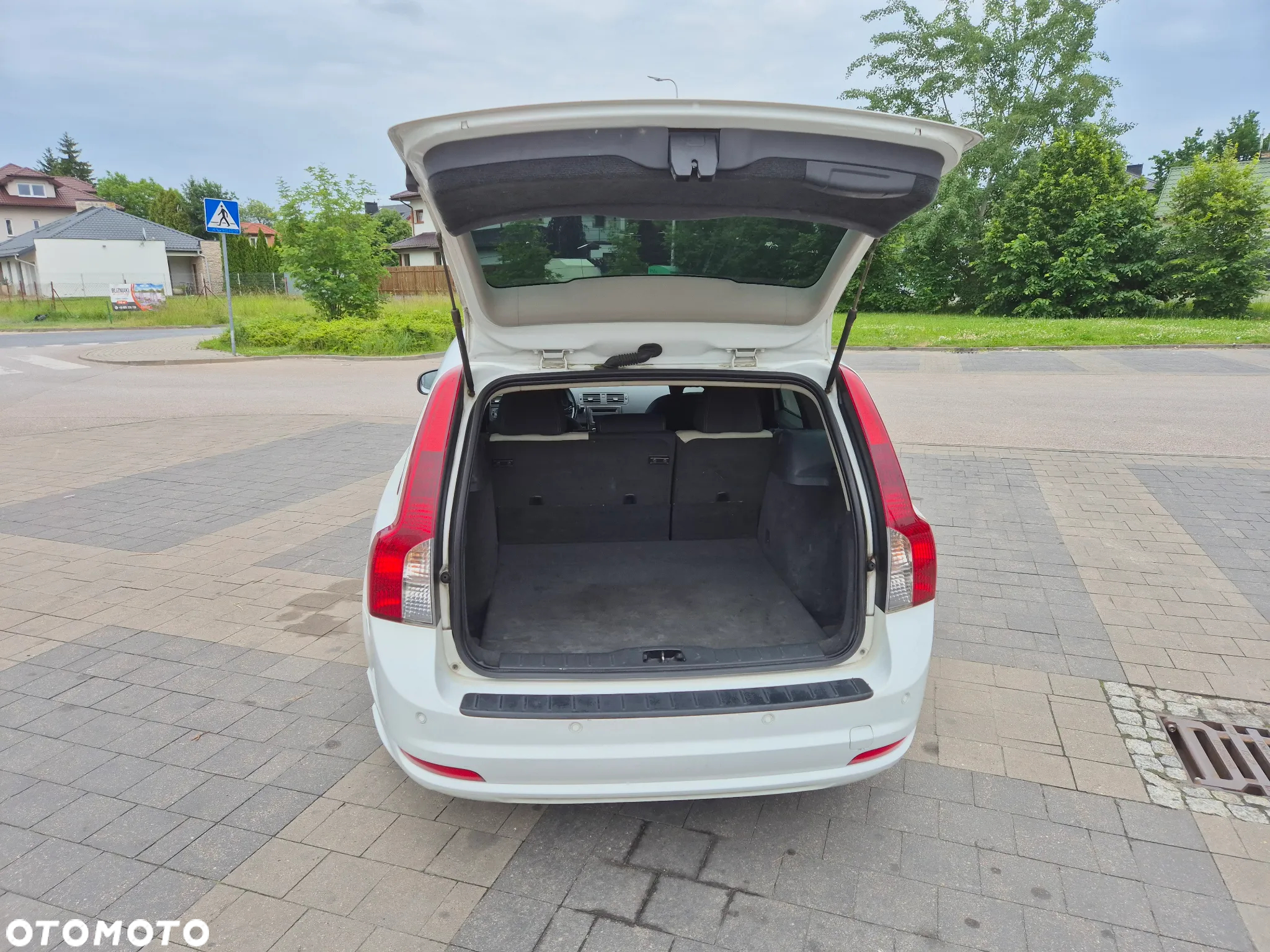 Volvo V50 D2 R-Design - 6