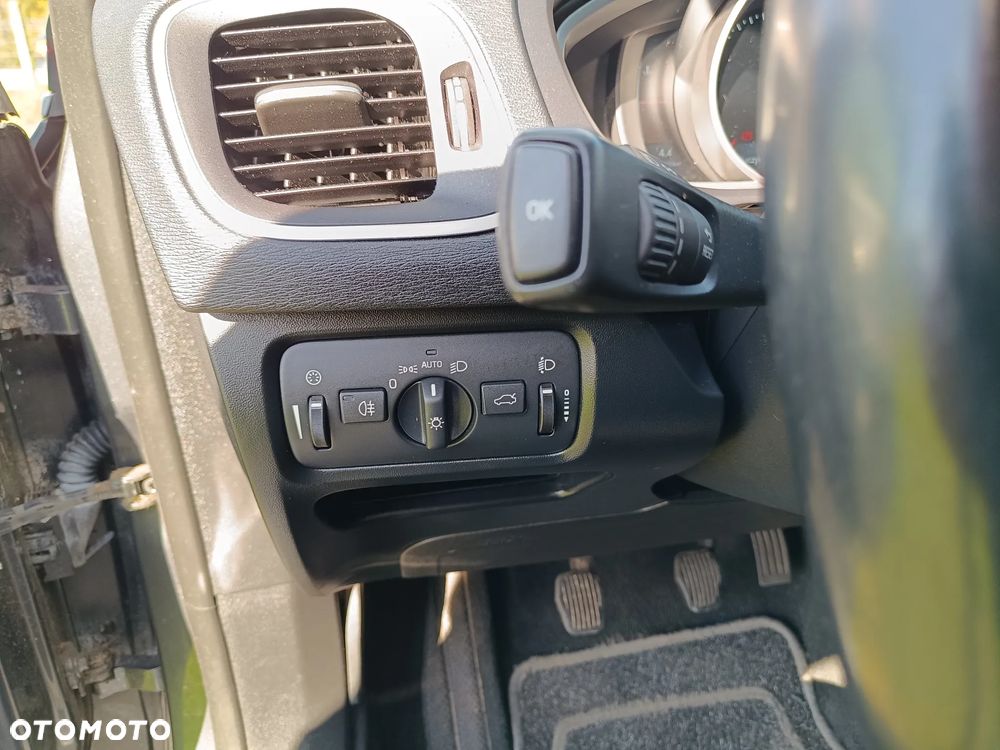 Volvo V40 D2 Momentum - 28