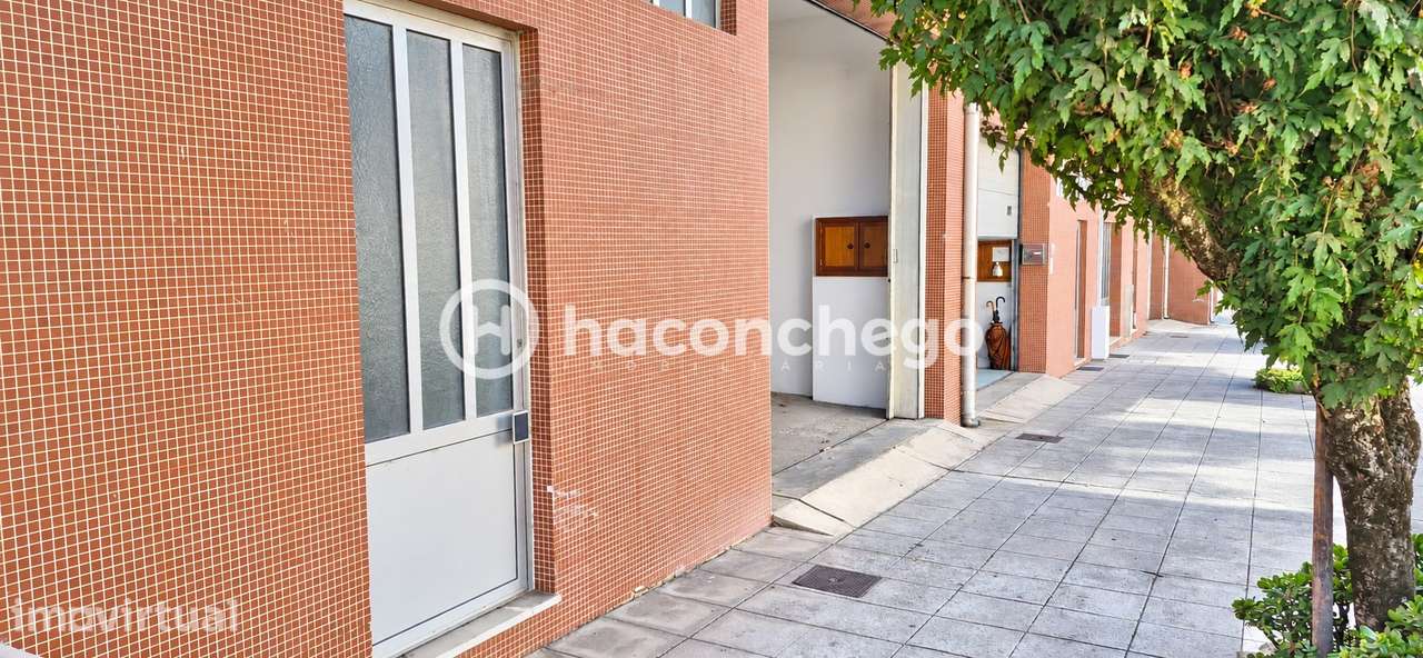 Armazém no centro da cidade de Barcelos - Grande imagem: 4/17