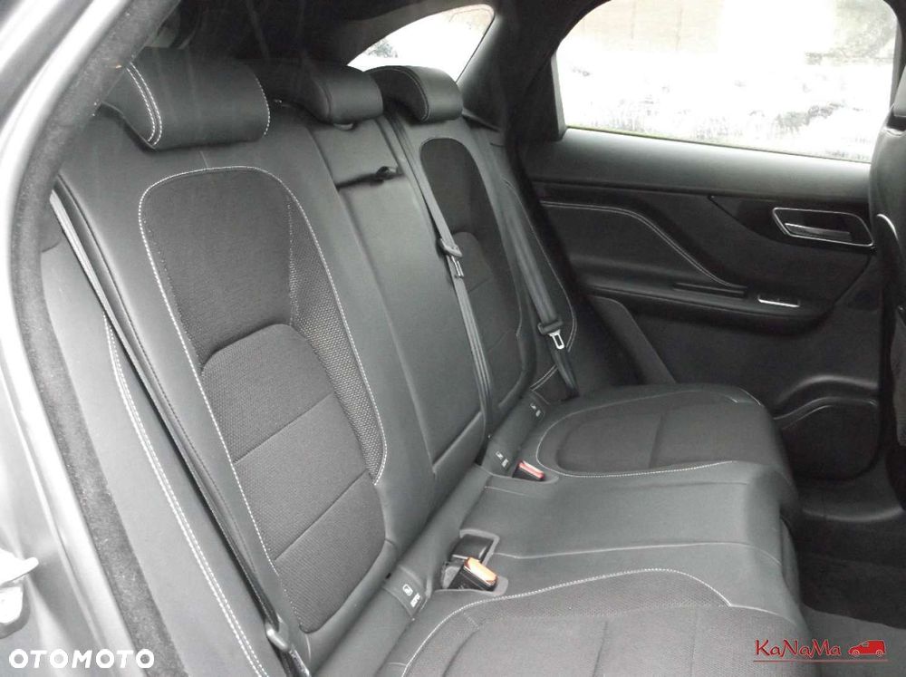Jaguar F-Pace - 17
