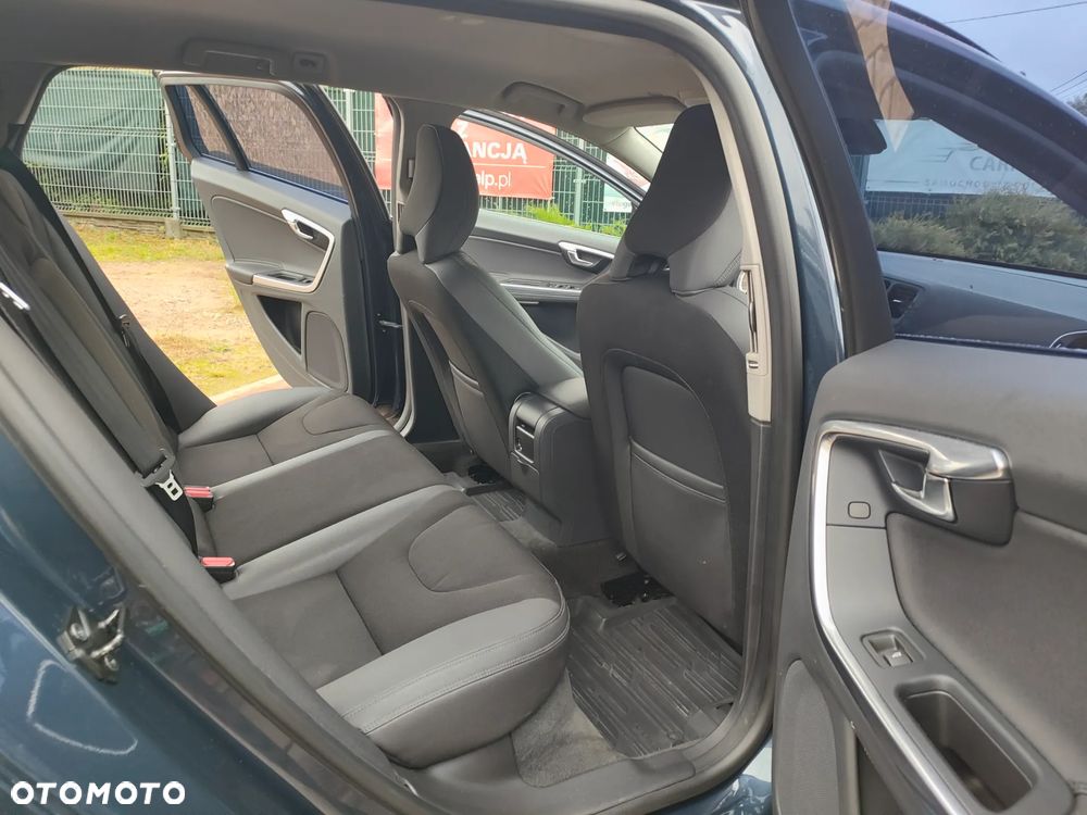 Volvo V60 D3 Geartronic Momentum - 24