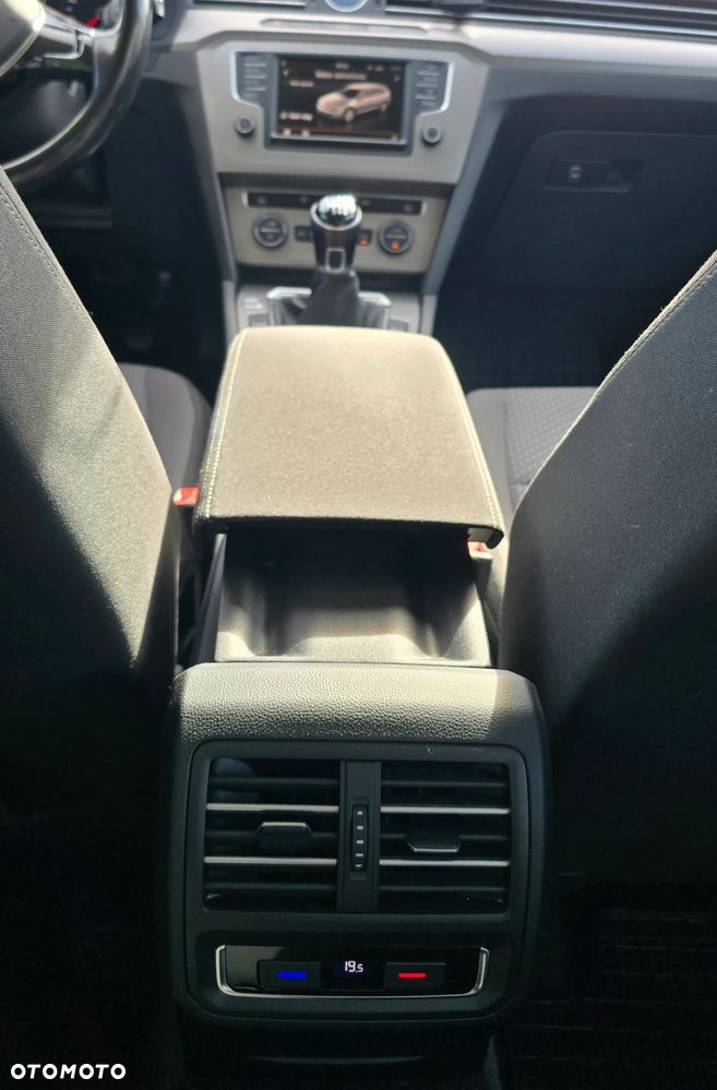 Volkswagen Passat 1.6 TDI BMT Trendline - 13